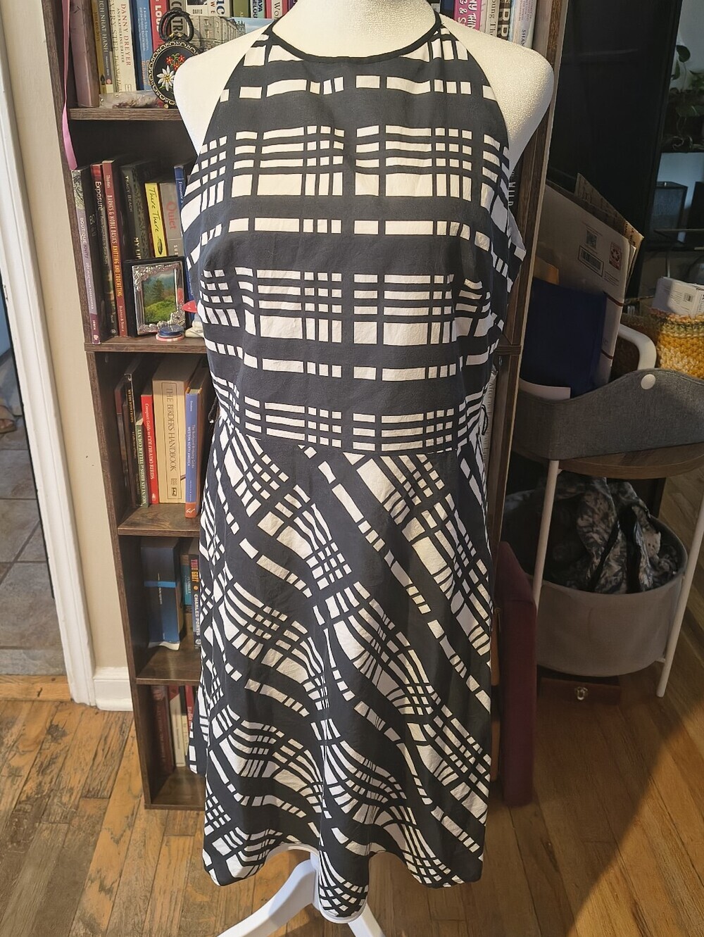 Ann Taylor Chic Dress Lightweight Black And White